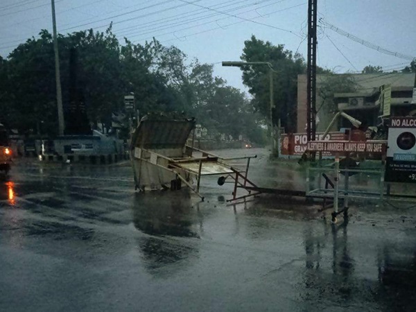 ഞായറാഴ്ച കാറ്റിന്റെ വേഗം 130ലെത്തും!!