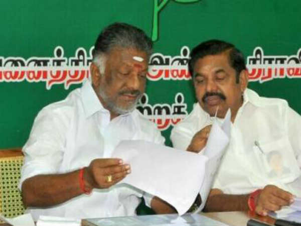 അണ്ണാഡിഎംകെ സ്ഥാനാർഥി 