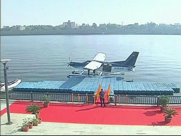 മോദിയുടെ സീപ്ലെയ്ന്‍ യാത്ര