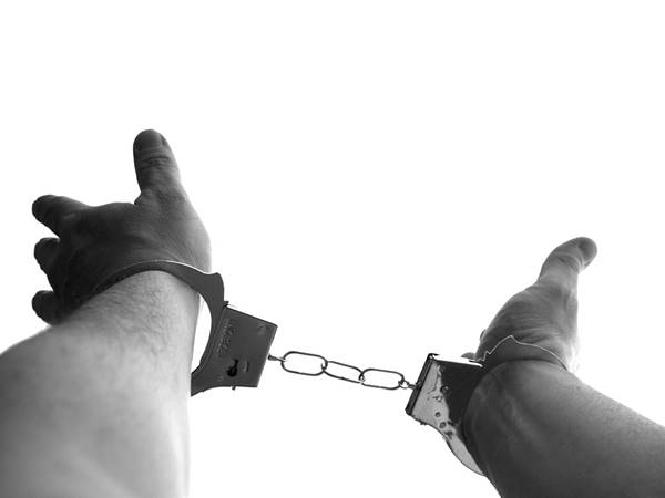  അടിമകള്‍ക്ക് മുമ്പില്‍ പാടില്ല