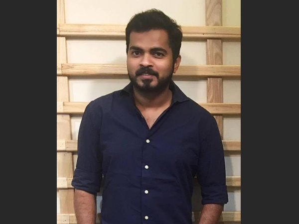 പ്രവർത്തിച്ച് കൈയ്യടി നേടണം