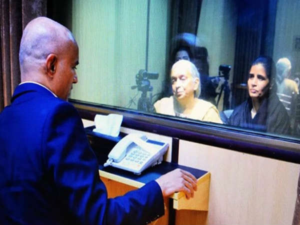 അമ്മയേയും ഭാര്യയേയും അപമാനിച്ചു