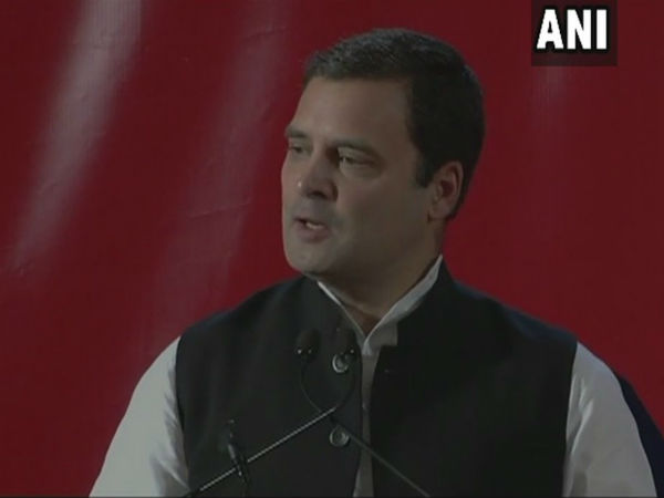 വ്യാവസായിക പ്രമുഖര്ക്കൊപ്പം വ്യാവസായിക പ്രമുഖര്ക്കൊപ്പം