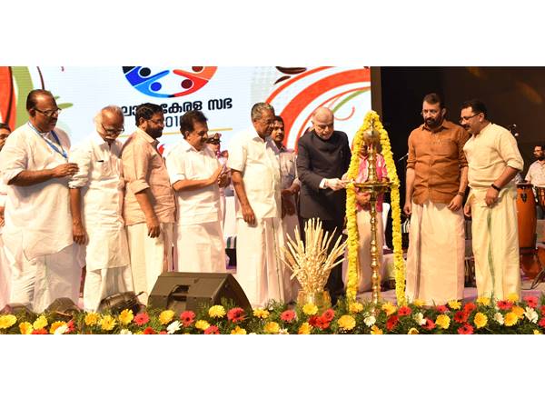 മുഖ്യമന്ത്രിക്കും സര്‍ക്കാരിനും അഭിനന്ദനം