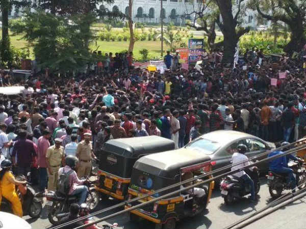 സമരം ഏറ്റെടുത്തു സോഷ്യൽ മീഡിയ കൂട്ടായ്മ