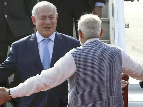 # ആലിംഗന നയതന്ത്രം