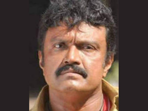 പ്രവർത്തകർ കാല് വാരി