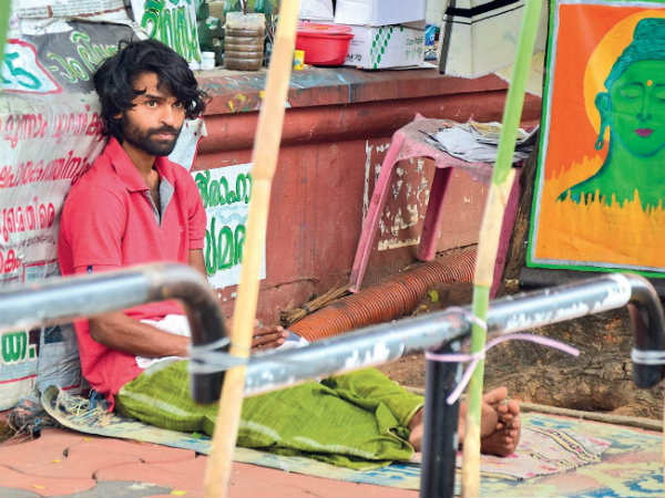  ''നീ വീട്ടിൽ പൊയ്ക്കോ...ഞങ്ങള്‍ എന്താന്ന് വെച്ചാ ചെയ്യാം''
