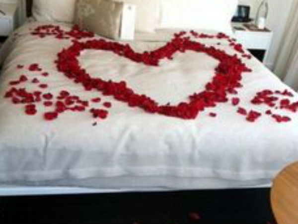 ബെഡ് ഷീറ്റിലെ രക്തക്കറ