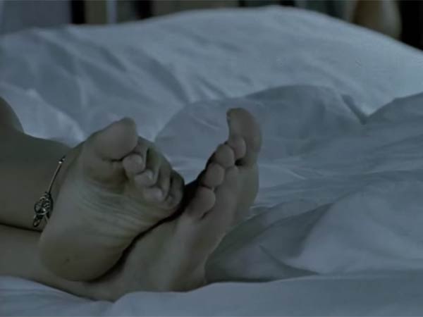 പിന്നില്‍ മുസ്ലീം സ്ത്രീകള്‍