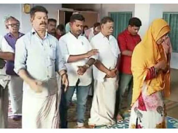 സോഷ്യല്‍ മീഡിയ തുറക്കാന്‍ വയ്യ