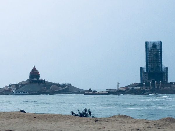 വള്ളുവർ ശിലയും വിവേകാനന്ദപ്പാറയും 