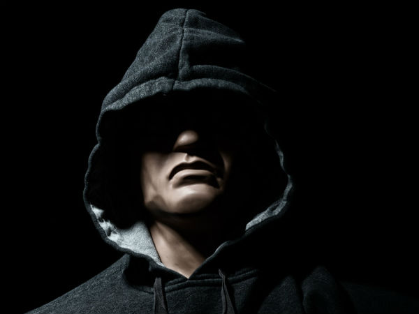 കണ്ണ് ചൂഴ്‌ന്നെടുക്കാന്‍ ശ്രമം