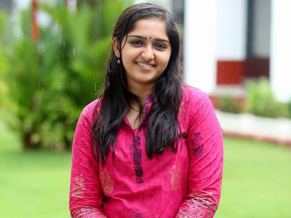 ചുണ്ടില്‍ സ്പര്‍ശിച്ചു