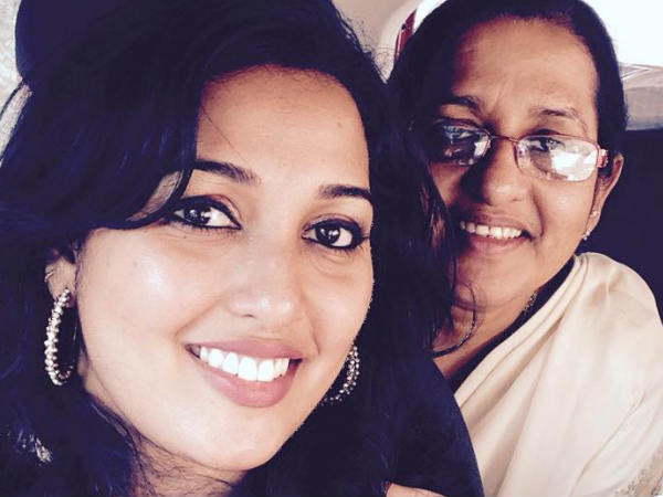 തനിച്ചായി റാണി