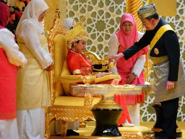 ബ്രൂണൈയിലേക്ക്...