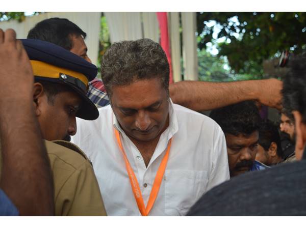 ഒരു പുസ്തകമാണ് താൻ