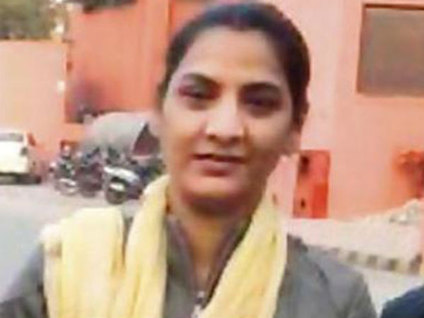 പച്ചക്കറി വ്യാപാരിയായി തുടക്കം