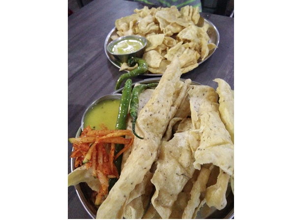 വിചിത്രമായ ജീവിതം, കാഴ്ചകളും.... 