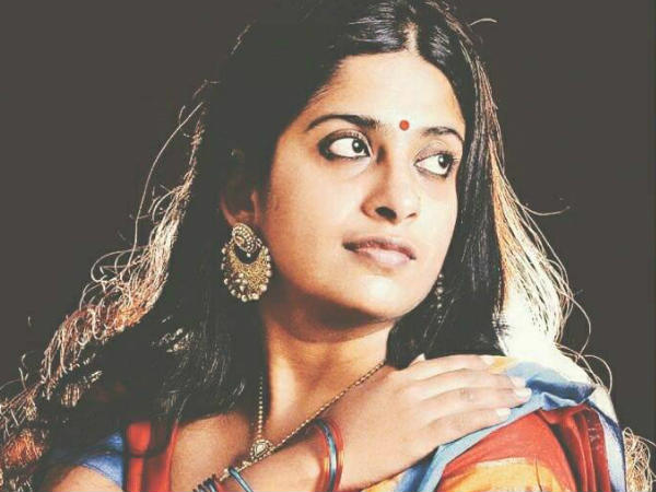 അവൻ നോക്കിക്കൊണ്ടേയിരുന്നു