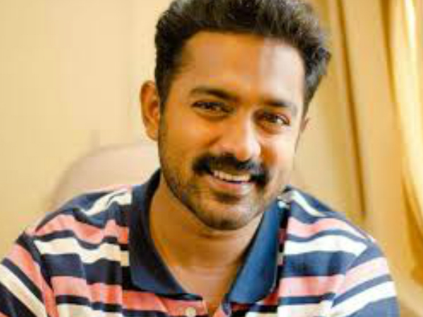 ലാത്തി വീശി