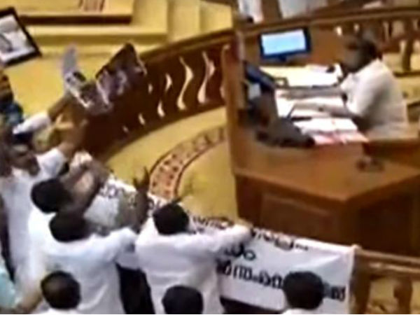  പ്രതിഷേധം...