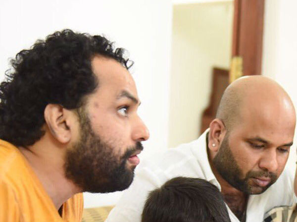 രേഖകൾ കൈമാറും
