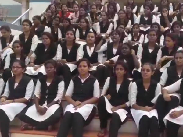 ലെസ്ബിയന്‍സും തുണ്ടുപടവും