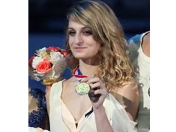 കരച്ചിലിന്റെ വക്കില് കരച്ചിലിന്റെ വക്കില്