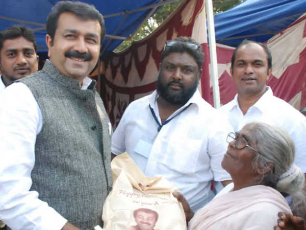 മകനെ തള്ളി മകനെ തള്ളി