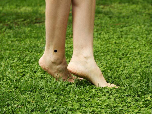 പാദങ്ങളിലും നഖങ്ങളിലും