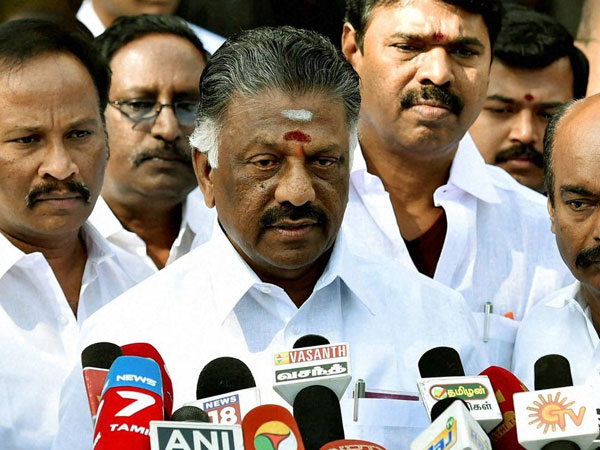 രണ്ട് പക്ഷങ്ങളും