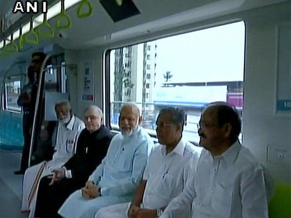 ചീപ്പ് പബ്ലിസിറ്റിക്ക് വേണ്ടി