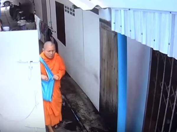 ക്ഷേത്രത്തിൽ നിന്ന് പുറത്താക്കി