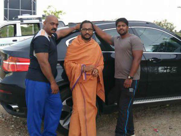 പുഴുത്തവരെ പുകഴ്ത്തുന്നവര്‍