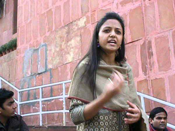 ബലാത്സംഗം ചെയ്യണമെന്ന് ആഹ്വാനം