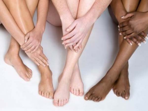 കാല് പാദങ്ങള് പിണച്ചുവെച്ചിരിക്കുന്നവര് കാല് പാദങ്ങള് പിണച്ചുവെച്ചിരിക്കുന്നവര്