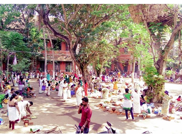 ചിത്രങ്ങൾ...