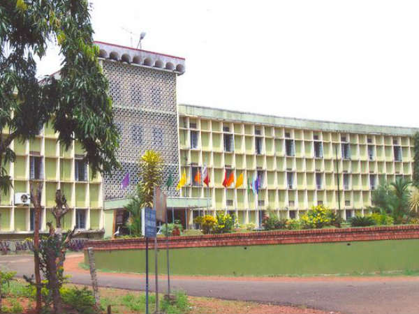 കറിടിച്ച് തെറിപ്പിച്ചു