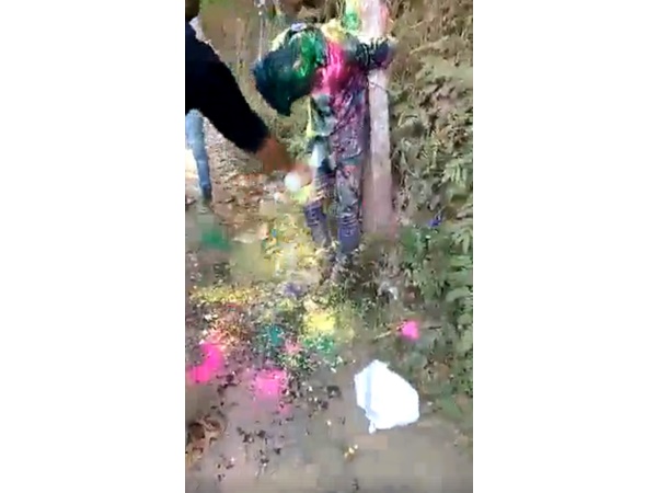 പോസ്റ്റിൽ കെട്ടിയിട്ട് പീഡനം പോസ്റ്റിൽ കെട്ടിയിട്ട് പീഡനം