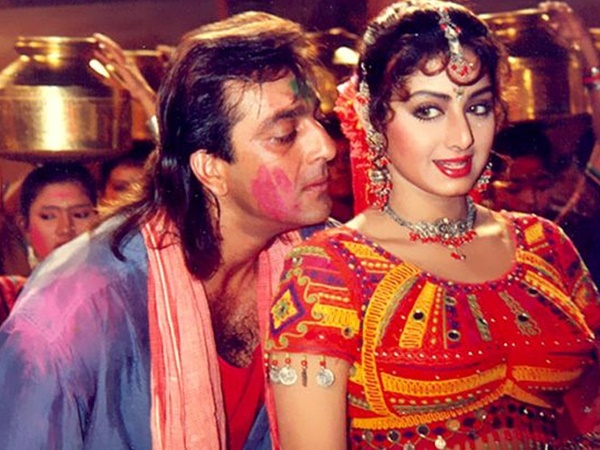 മദ്യപിച്ച് മേക്കപ്പ് മുറിയിൽ 