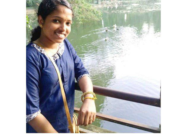 വിവാഹവസ്ത്രങ്ങള്‍ കത്തിച്ചു...