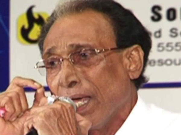 ആദ്യം പാടുന്നത്...