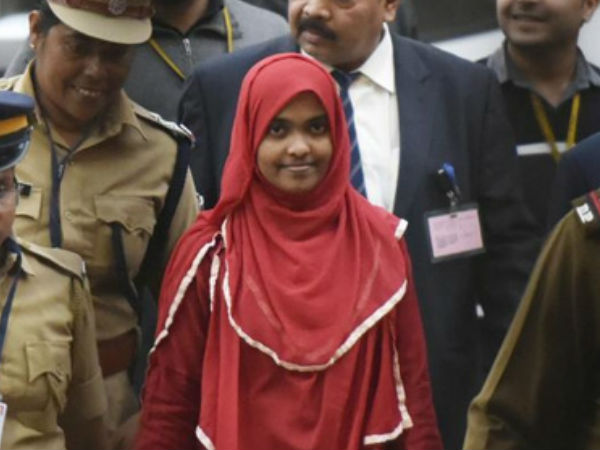 വീട്ടുതടവിലെ പീഡനങ്ങൾ