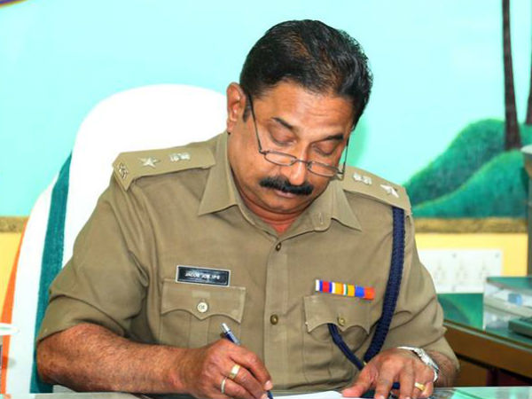 സ്ഥലംമാറ്റം സസ്‌പെന്‍ഷന്‍