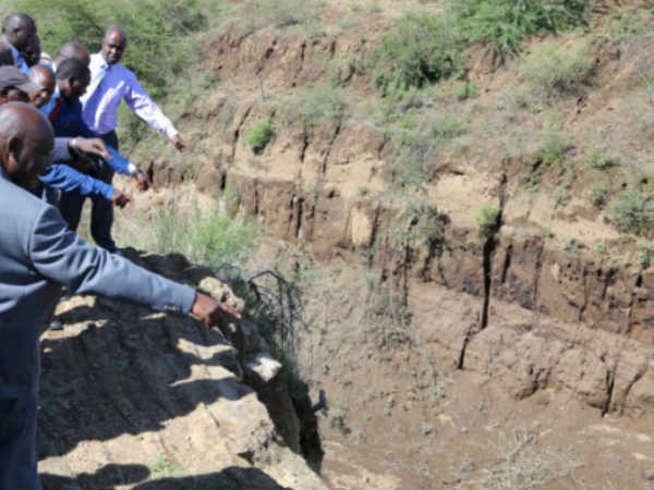 അമ്പത് അടി താഴ്ച