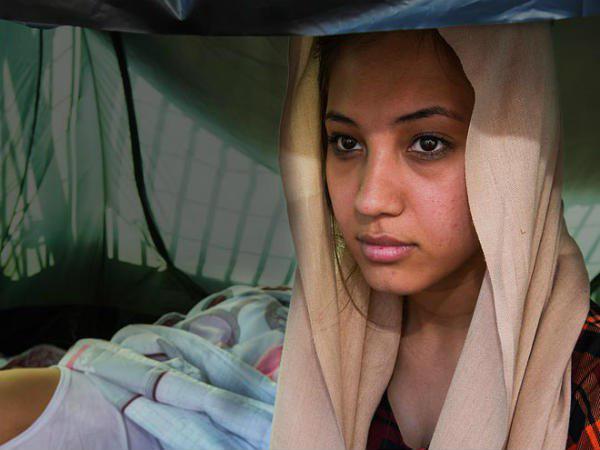 ഭര്‍ത്താക്കന്‍മാരുടെ മുന്നിലിട്ട്