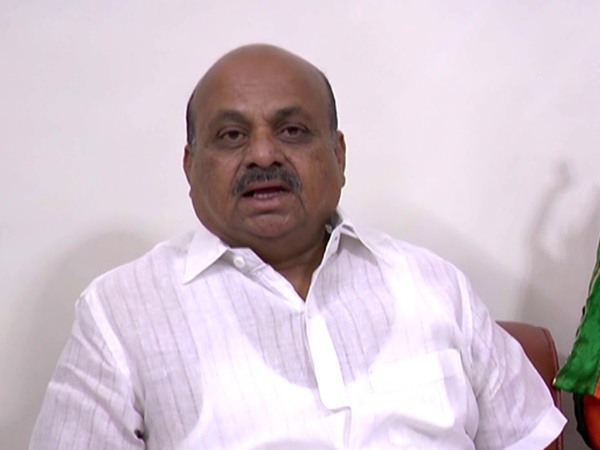 എസ് ആർ ബൊമ്മയ്: ആഗസ്ത് 1988-ഏപ്രിൽ 1989