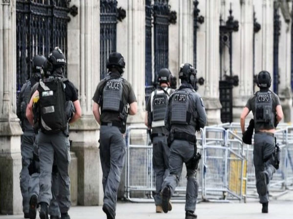 പ്ലാസ്റ്റിക് പാത്രങ്ങൾ...