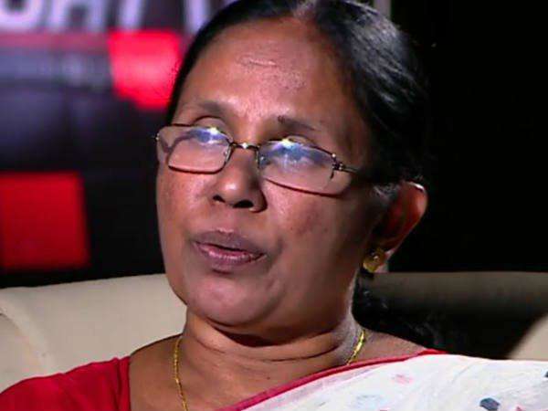 പെൺകുട്ടികളെ അധിക്ഷേപിക്കുന്ന പരാമർശം